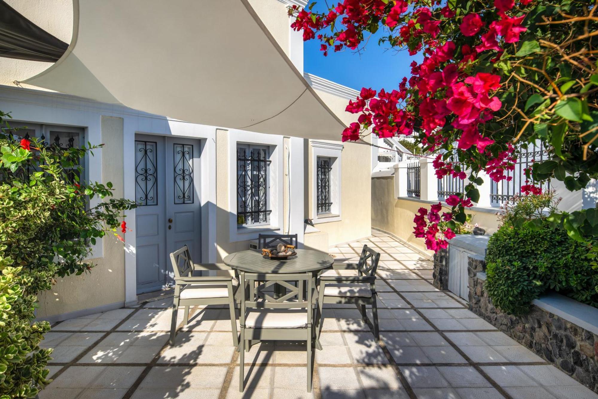 Апартаменты Day One Fira Mansion Экстерьер фото