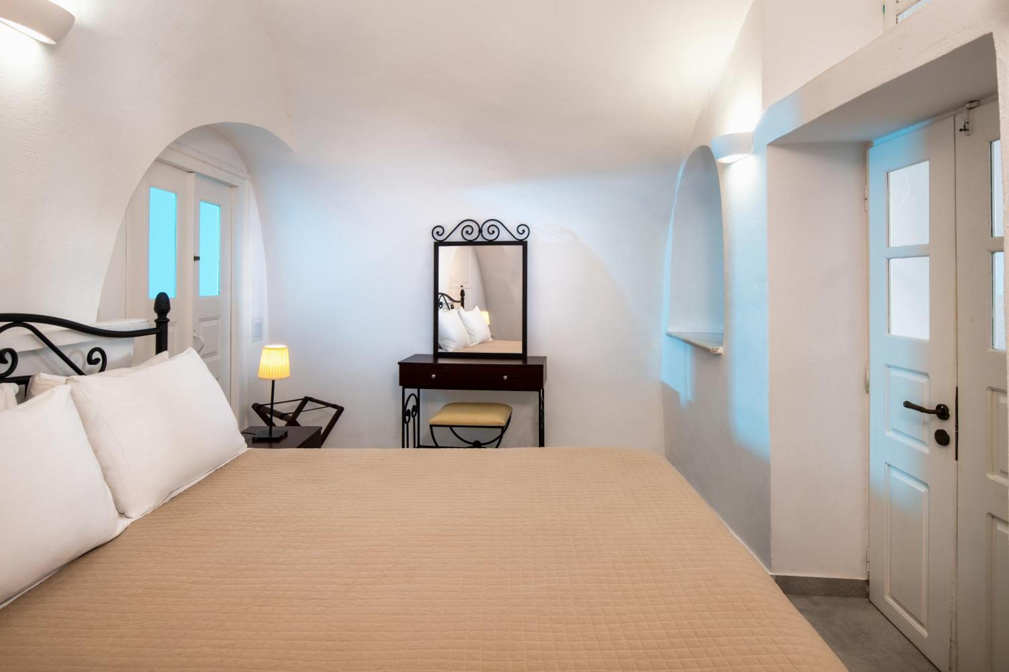 Апартаменты Day One Fira Mansion Экстерьер фото